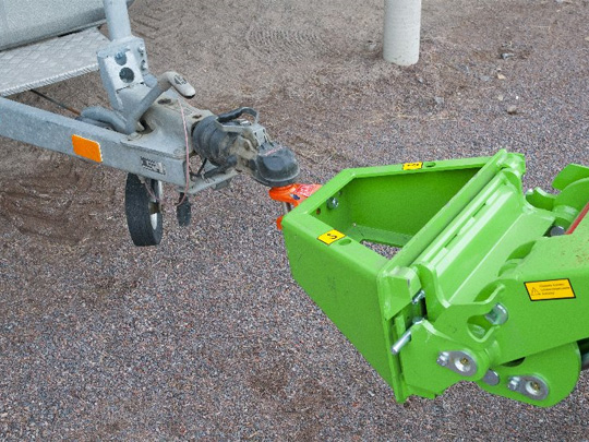 Avant® front loaders - ball hitch UK Avant sales