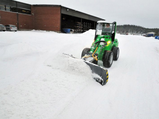 Avant® front loaders - 2500mm dozer blade UK Avant sales