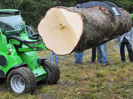 Avant® front loaders - heavy duty log grab UK Avant sales