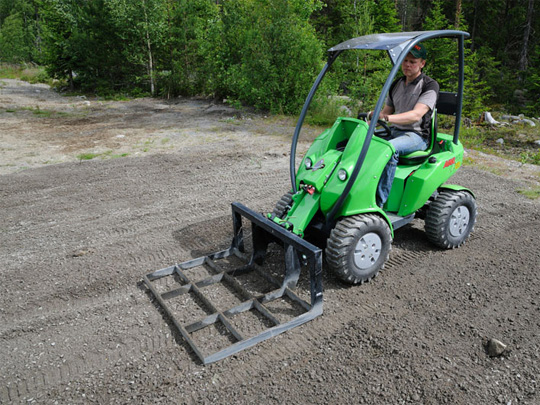 Avant® front loaders - levellers UK Avant sales