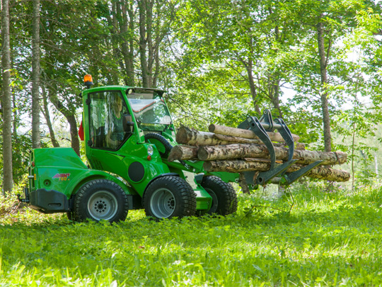 Avant® front loaders - log grab UK Avant sales