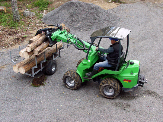 Avant® front loaders - log grab UK Avant sales