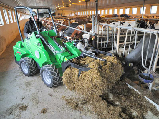 Avant® front loaders - silage fork UK Avant sales