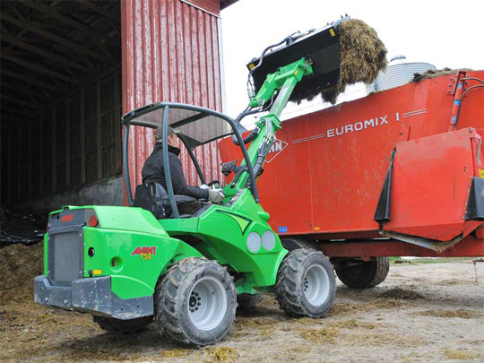 Avant® front loaders - silage fork UK Avant sales