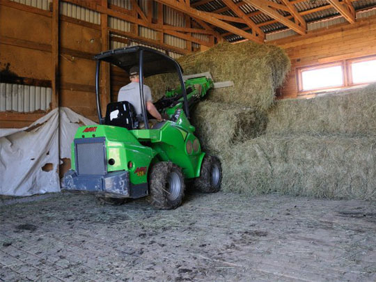 Avant® front loaders - square bale fork UK Avant sales